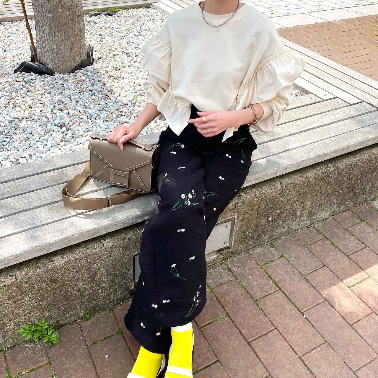 シルバーグレー サイズ フェミニンガーリー ZARA フリルトップス