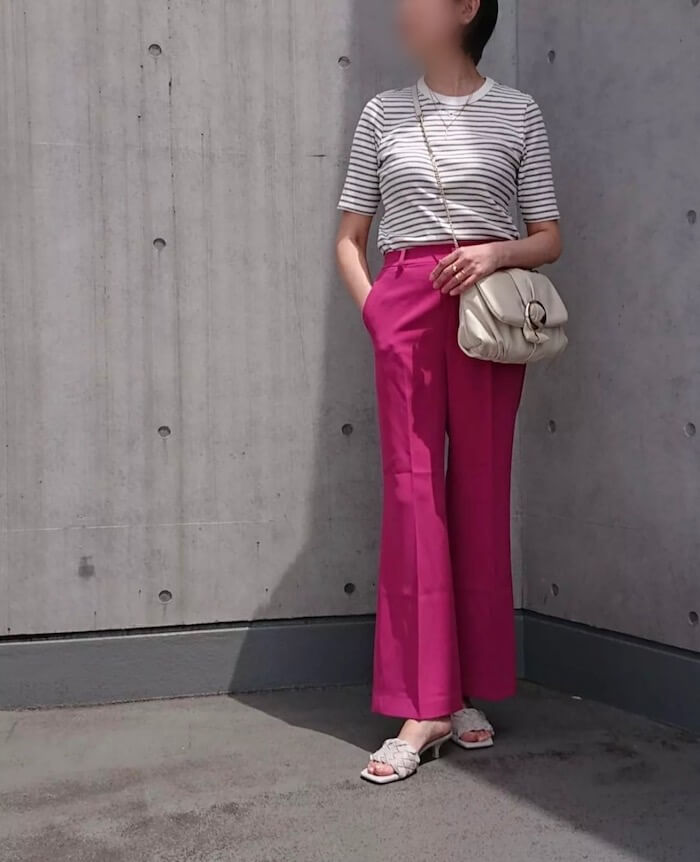 ピンクパンツの着回し術 Uniqlo 新作 ドレープパンツ でシティーガールに ローリエプレス