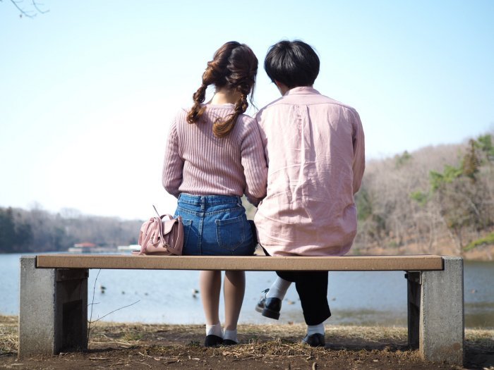 後ろからハグする男性の気持ちとは かわいい反応や自分からハグするコツも紹介 ローリエプレス