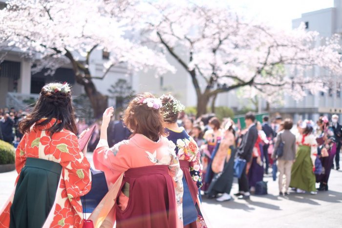 袴に似合う卒業式のヘアアレンジをチェック 顔型別にアレンジのポイントも紹介 ローリエプレス