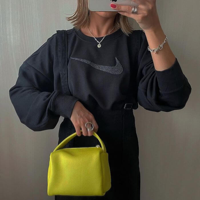 ナイキスウェットはヘビロテ確定 Nike 着回し万能アイテムでこっそり秋を先取り ローリエプレス