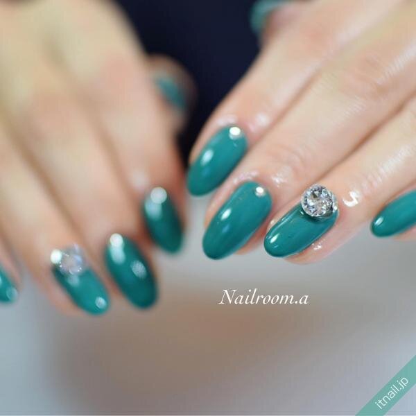 春夏編 おすすめの グリーンを使ったネイル 特集 トレンドカラーで気分up ローリエプレス 春夏編 おすすめの グリーンを使ったネイル 特集 トレンドカラーで気分up ローリエプレス