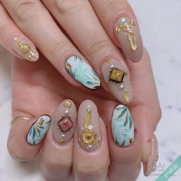 リゾート感あふれる 手描きリーフ のネイル集 夏にぴったりなデザイン ローリエプレス リゾート感あふれる 手描きリーフ のネイル集 夏にぴったりなデザイン ローリエプレス