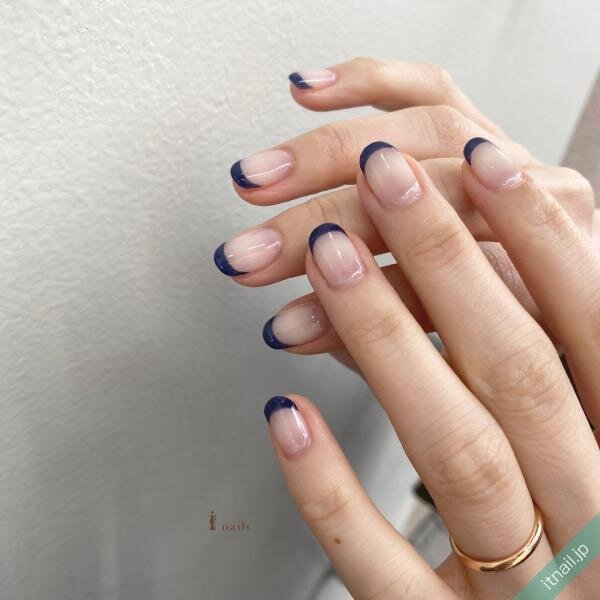 夏だからこそ映える ネイビーネイル がおしゃれ 人気デザインはこれ ローリエプレス 夏だからこそ映える ネイビーネイル がおしゃれ 人気デザインはこれ ローリエプレス