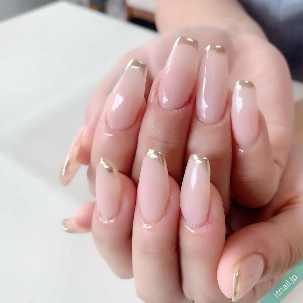 スクエアオフのフレンチネイル特集 きれいめな大人ネイルへ ローリエプレス