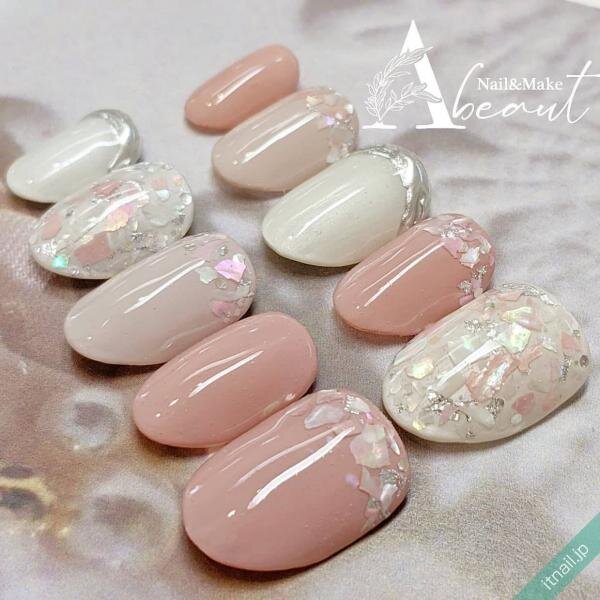 桜貝 のようなネイルカラーで可憐な指先へ 春に纏いたくなるデザイン ローリエプレス