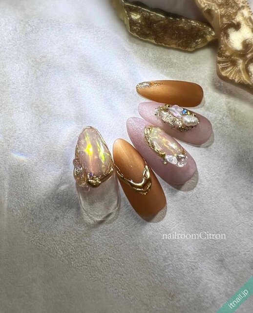 大人こそ試したい 進化したオーロラネイルで一気に華やぐ ローリエプレス