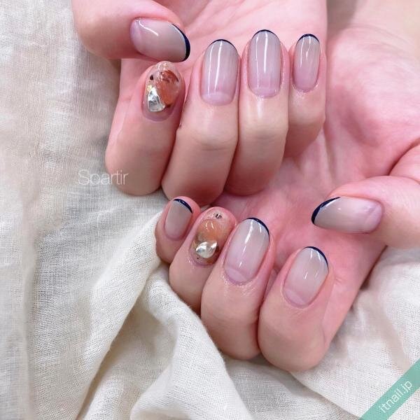 ネイビーでシックに決める春夏ネイル おすすめデザイン 22 ローリエプレス