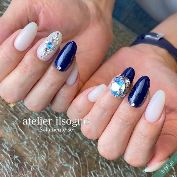 ネイビーでシックに決める春夏ネイル おすすめデザイン 22 ローリエプレス