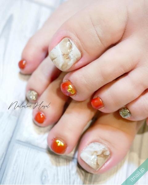 これが大人のお洒落の流儀 大理石柄のエレガントなフットネイル ローリエプレス