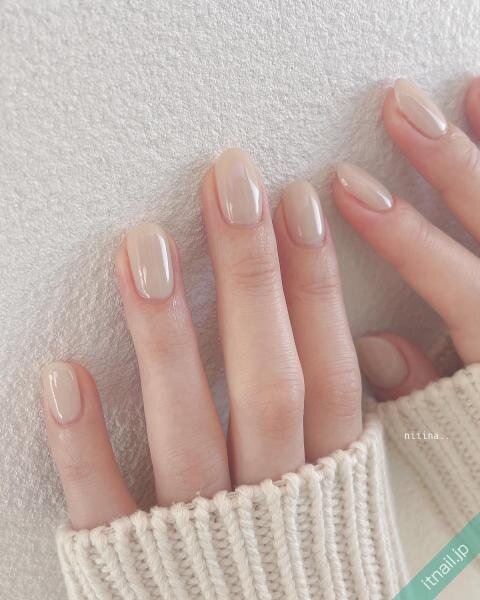 冬の 優しいネイル はオフホワイトにお任せ 人気デザインをcheckしよう ローリエプレス