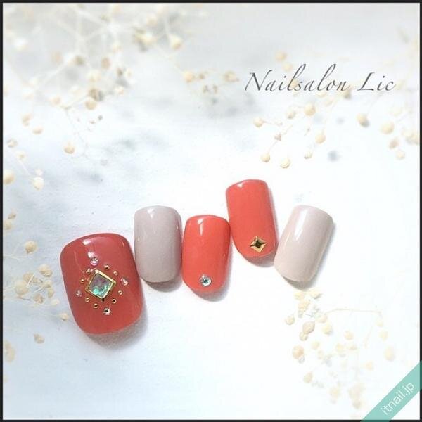 夏の オレンジ グレー ネイルがおしゃれ 差のつくこなれた指先へ ローリエプレス 夏の オレンジ グレー ネイルがおしゃれ 差のつくこなれた指先へ ローリエプレス