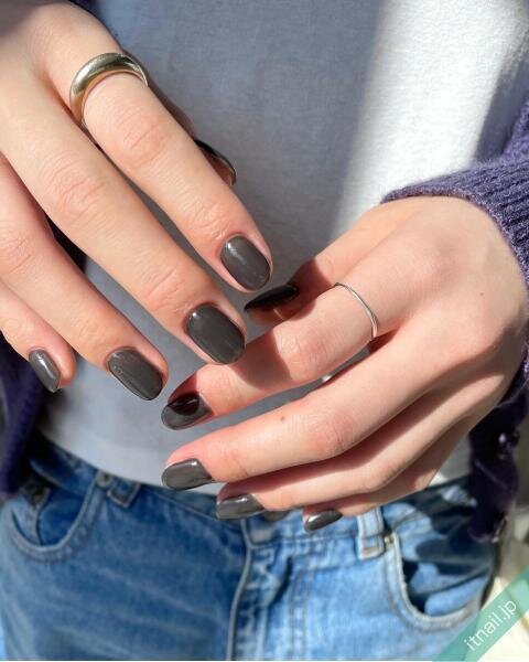 22年早春 ワンカラーのネイルデザイン10選 大人 シンプル派におすすめ ローリエプレス