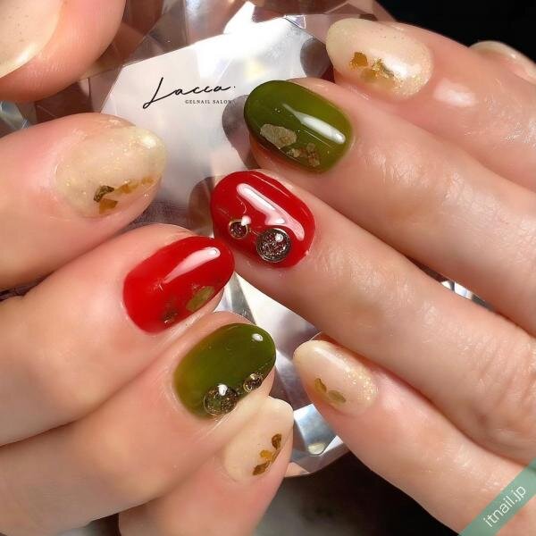 秋からの モスグリーンネイル 特集 こっくりとシックな色合いに夢中 ローリエプレス