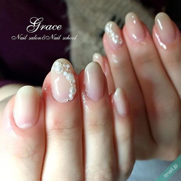 ブライダルネイル 純白のウェディングドレスに合わせたい華やかデザイン ローリエプレス