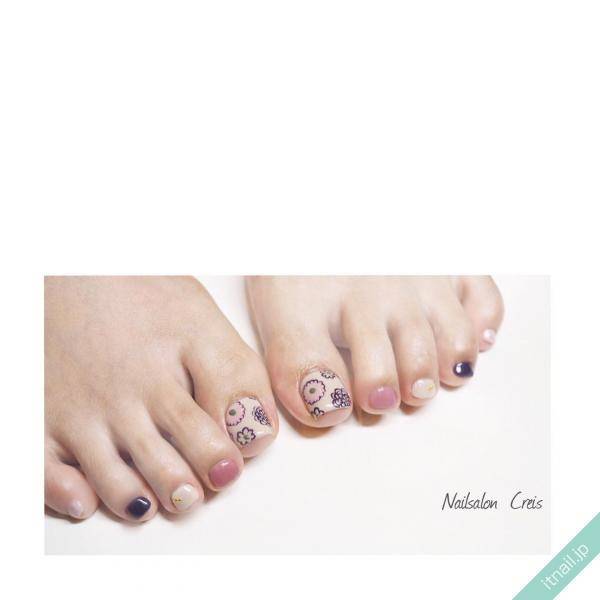 春にトライしたい レトロなフットネイル デザイン帖 ローリエプレス