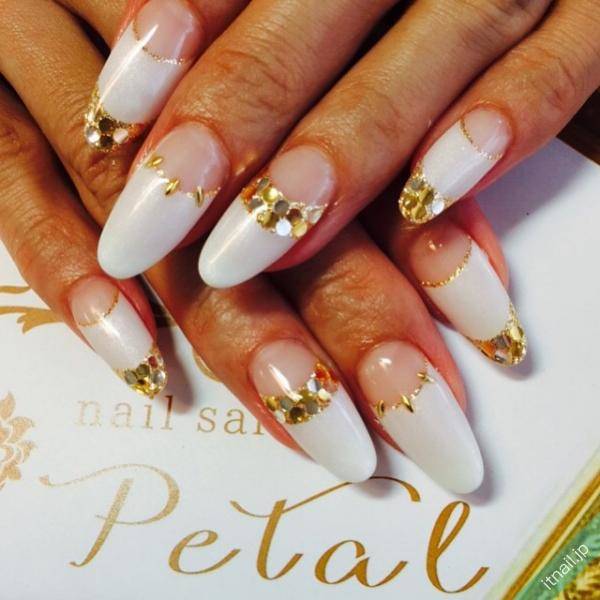 セルフにもおすすめ いつもより特別なダブルフレンチネイル ローリエプレス