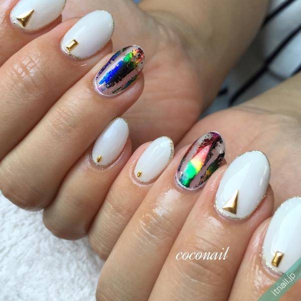 カラフルで可愛い レインボーカラーでアートするネイルデザイン ローリエプレス