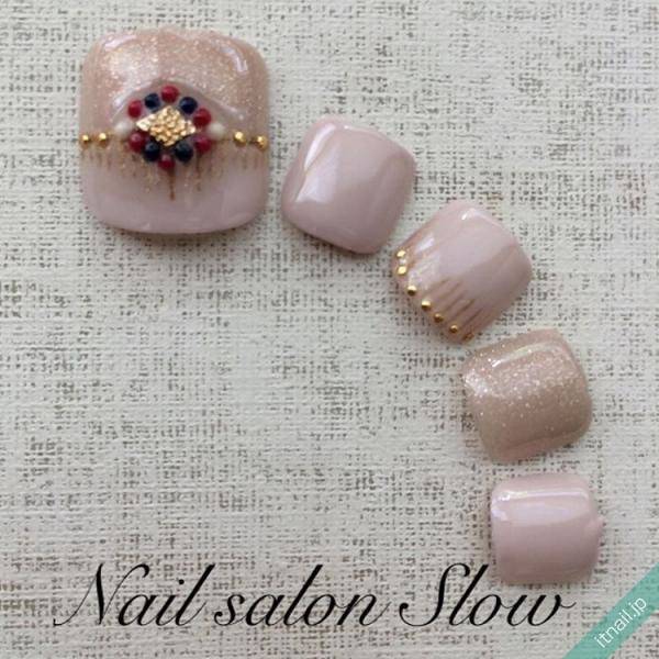 かんたんに可愛くなれちゃう ブリオンを並べたネイルが素敵 ローリエプレス