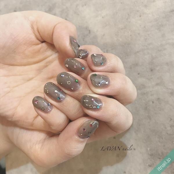 シンプルでもおしゃれ感バツグン 黒 を使ったネイル8選 ローリエプレス