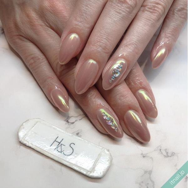 主役でも脇役でもok オーロラパウダーが可愛いネイルまとめ ローリエプレス