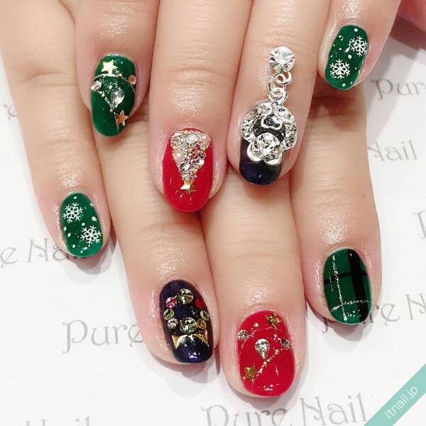 今年のクリスマスネイルはどんなのにする いろんなバリエーションを一気見せ ローリエプレス