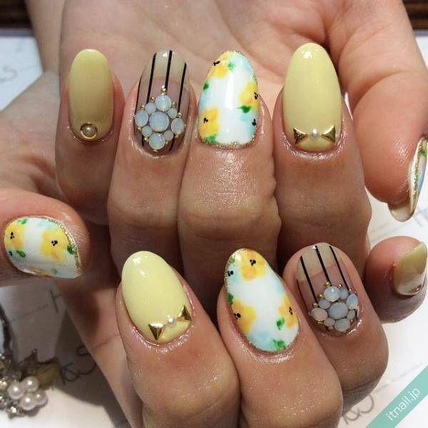 めっちゃかわいい 囲みフラワーネイルにキュンキュンしちゃう ローリエプレス