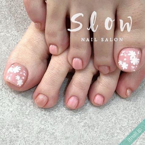 気分が上がる 大人かわいい 花柄フットネイル デザイン集 ローリエプレス