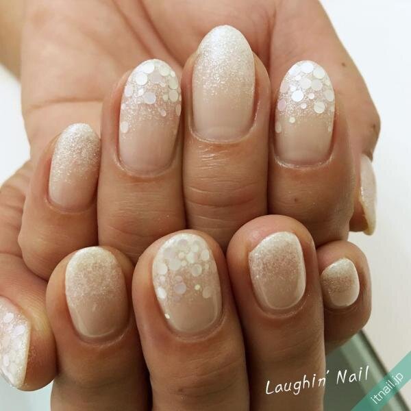 超簡単なのに本格的 ラメ ホロでつくるグラデーションネイル ローリエプレス