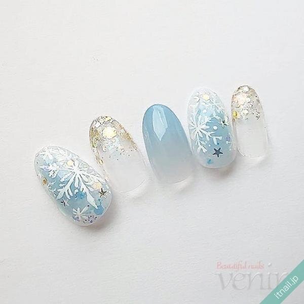 見ているだけでうっとり冬気分 雪の結晶ネイル でキラキラかわいい指先に ローリエプレス