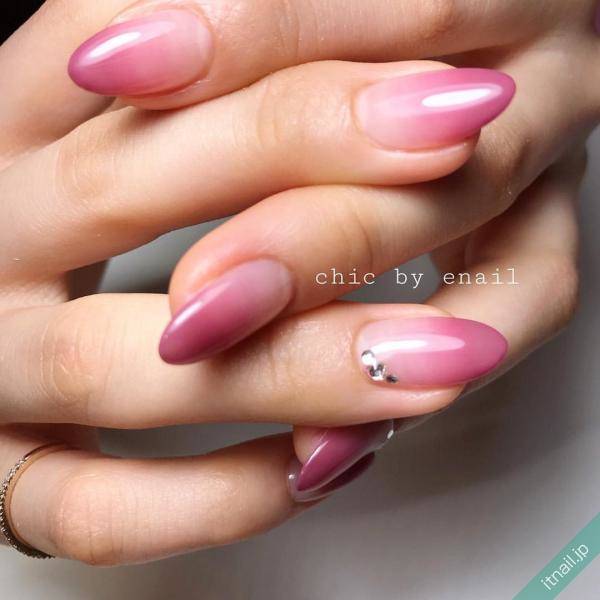 美グラデーションネイルの決め手はじんわり感 ローリエプレス