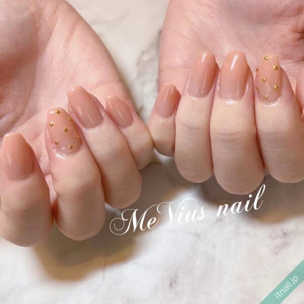 ドットネイルの魅力 大人のドットネイルはシンプルでキュートが大切 ローリエプレス