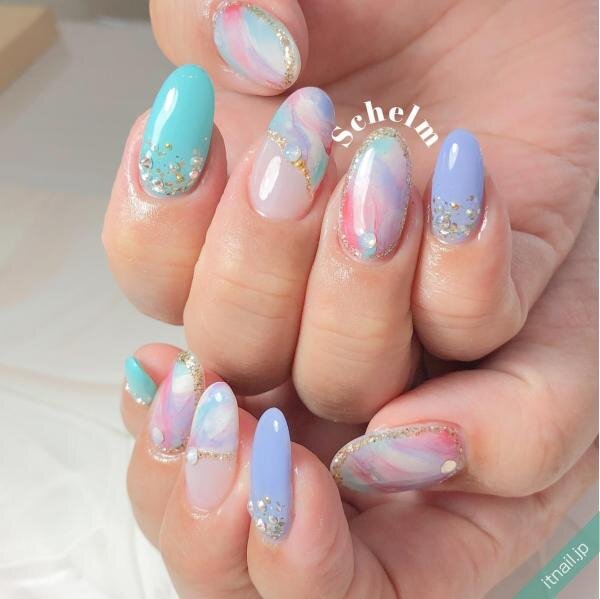 梅雨から夏まで楽しめる 水色ネイル がマストチェックです ローリエプレス