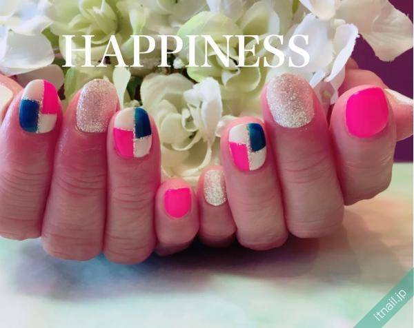 相性よし ネイビー 濃ピンクで作るネイルデザイン ローリエプレス