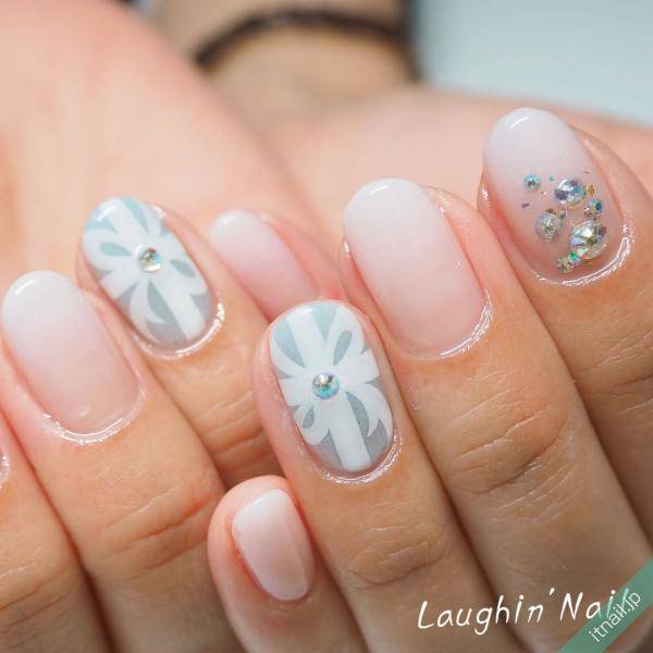 ガーリーで大人っぽく魅せる リボンネイル レースネイル 特集 ローリエプレス ガーリーで大人っぽく魅せる リボンネイル レースネイル 特集 ローリエプレス