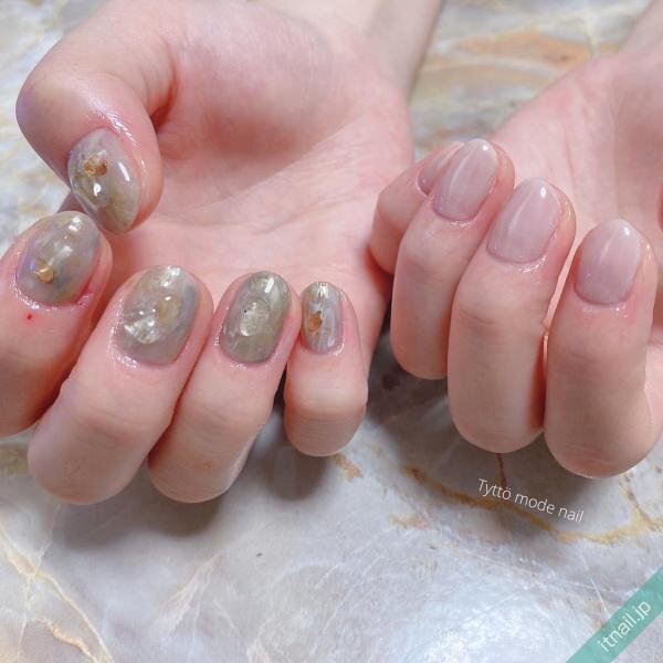 冬ネイルにぴったり グレージュを使ったシンプルデザイン特集 ローリエプレス