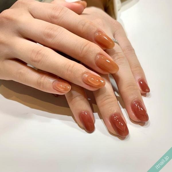 秋に備えて ブラウンカラーのシンプルネイルをおさらい ローリエプレス