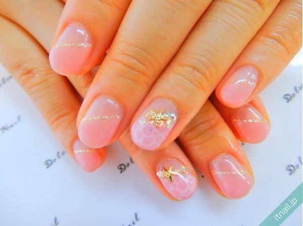 海外やリゾートに ピンク系の海ネイル なら春でも違和感なし ローリエプレス