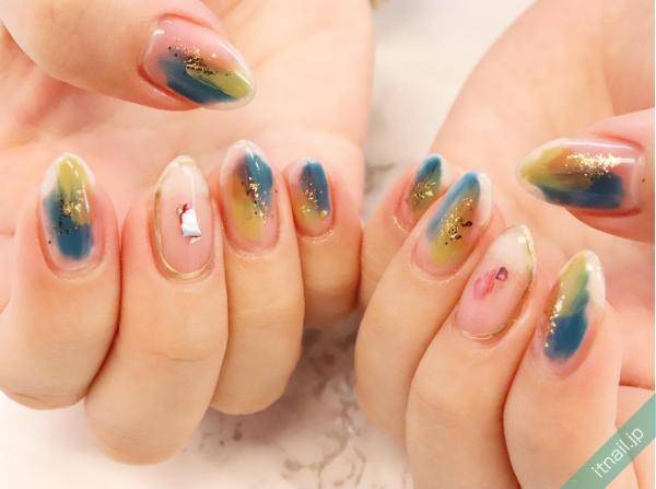 おしゃれ上級者はやってる セルフでも簡単な 塗りかけネイル ローリエプレス