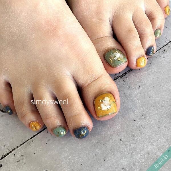 イエロー グリーンのネイル が最高におしゃれ ハンド フットデザイン集21 ローリエプレス