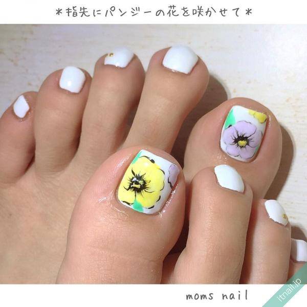 ホワイト系ベースのパンジーネイルで春満開 ローリエプレス