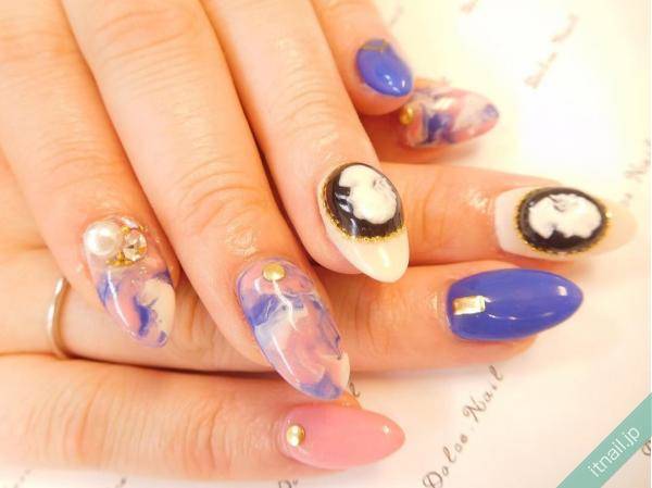 大人可愛い ブルー ピンクでアートする春ネイル ローリエプレス