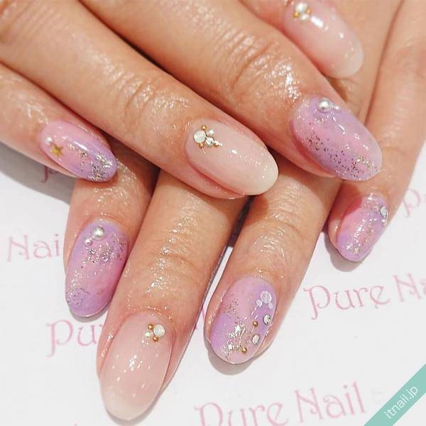 梅雨ネイルにおすすめ パープル系やブルー系の 大人向けゆめかわネイル で幻想的に ローリエプレス