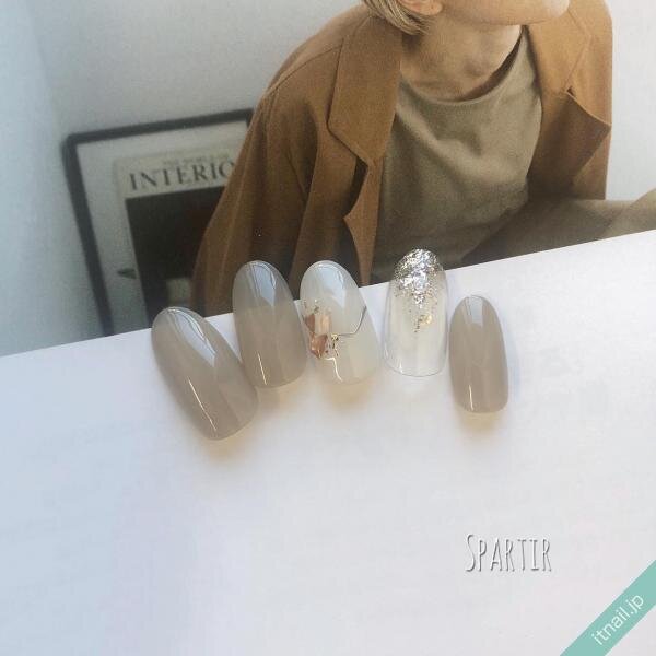 入学式から お仕事まで 万能 グレージュネイル のデザイン特集 ローリエプレス