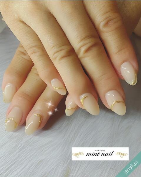 大人カジュアルな指先に シンプルネイルにミラーラインをプラス ローリエプレス