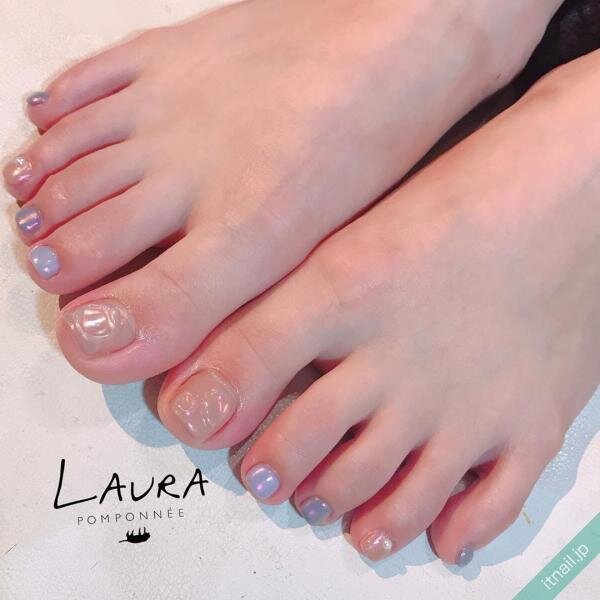 21年の春夏はこれ オーロラ のフットネイルデザイン10選 ローリエプレス