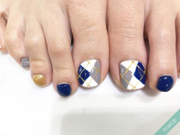 冬の垢抜けネイルは アーガイル柄 におまかせ ローリエプレス