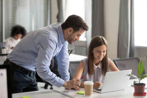 上司に可愛がられる人の特徴5選 ローリエプレス 上司に可愛がられる人の特徴5選 ローリエプレス