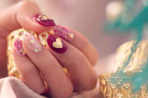 恋愛運アップ 恋に効くネイルのコツって ローリエプレス