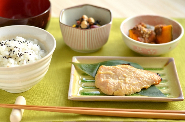 生理中の不快感を解消に導く食べ物と カラダを冷やすng食材まとめ ローリエプレス